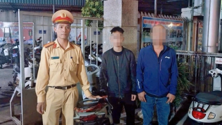 Cho con trai mượn xe máy "đi học", bố bị CSGT xử phạt