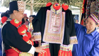 Lấp lánh trang sức bạc của người Dao Đỏ