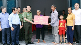 Làm cho dân ấm, làng êm