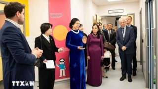 Phu nhân Tổng Bí thư Ngô Phương Ly thăm Bệnh viện Nhi Evelina London