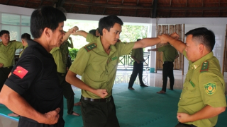 Rèn luyện võ thuật để bảo vệ rừng già