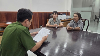 Hai cha con bị bắt cùng có lệnh truy nã