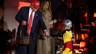 Tổng thống Trump tổ chức lễ Halloween tại Nhà Trắng