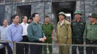 Phó Thủ tướng Mai Văn Chính kiểm tra công tác khắc phục mưa lũ tại quần thể Di tích cố đô Huế