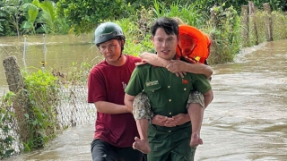 Công an tỉnh Lâm Đồng xuyên đêm dầm nước, cứu trợ người dân