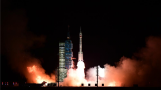 Trung Quốc phóng thành công tàu vũ trụ có người lái Thần Châu-21