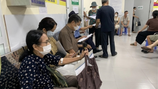 Chồng hút thuốc lá, vợ mắc ung thư phổi