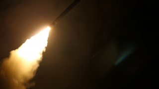 Tổng thống Trump: Chưa xem xét bán tên lửa Tomahawk cho Ukraine