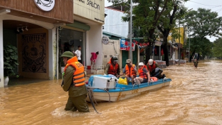 Công an Huế kịp thời hỗ trợ nhiều thai phụ, đảm bảo an toàn trong vùng ngập lũ