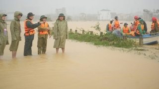 Đừng để thêm những trường hợp đuối nước trong lũ do bất cẩn