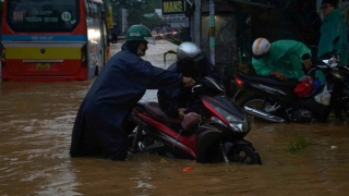 Mưa lớn suốt đêm, nhiều khu vực ở Đà Nẵng ngập sâu trở lại
