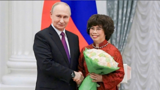 Anh hùng Lao động Thái Hương được Tổng thống Nga Putin trao tặng Huân chương Hữu nghị tại điện Kremlin