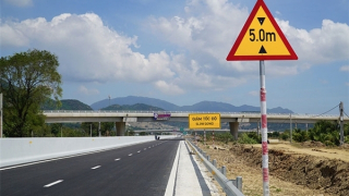 Xử lý dứt điểm những bất cập về tín hiệu, biển báo giao thông