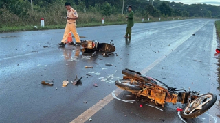 Hai xe mô tô đối đầu lúc rạng sáng, 4 người thương vong