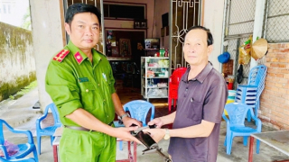 Phát huy tinh thần tự nguyện giao nộp vũ khí, công cụ hỗ trợ tại cơ sở