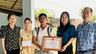 Biểu dương người lao mình xuống sông, cứu sống người phụ nữ ở La Gi