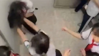 Nguyên nhân nhóm nữ sinh đánh bạn do mâu thuẫn trong lúc xếp hàng giờ thể dục