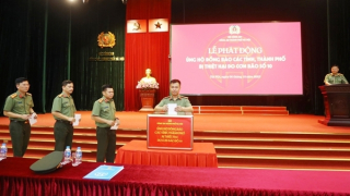 Công an TP Hà Nội chung tay hướng về đồng bào vùng lũ