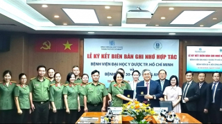 Đẩy mạnh hợp tác chuyên môn y tế, chăm sóc tốt sức khỏe CBCS và người dân