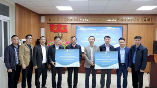 NXBGDVN dành 20 tỉ đồng để ủng hộ sách giáo khoa cho học sinh vùng bão lũ, vùng khó khăn