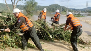 CSCĐ hỗ trợ người dân Đắk Lắk khắc phục hậu quả sau cơn bão 13