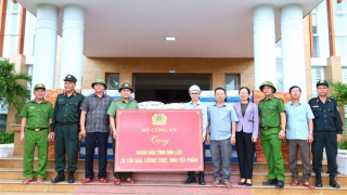 20 tấn hàng nghĩa tình của Bộ Công an đến với người dân vùng bão lũ Đắk Lắk