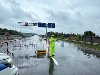 Tổ chức lưu thông tạm thời trên cao tốc La Sơn – Hòa Liên: Chỉ cho phép xe di chuyển ban ngày