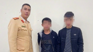 Rủ nhau đi mua ma túy, bị CSGT bắt giữ