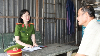 Nữ Phó trưởng Công an xã hết lòng vì công việc