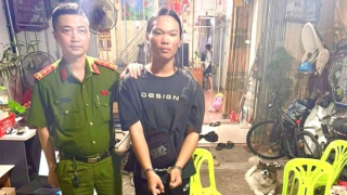 Khởi tố 5 đối tượng vận chuyển bạc qua biên giới