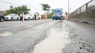 Tai nạn giao thông rình rập trên Quốc lộ 1 qua TP Huế sau đợt mưa lũ lịch sử