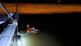 Nhảy cầu tự vẫn vì... cãi nhau với vợ