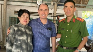 Công an phường hỗ trợ người Pháp gốc Việt tìm người thân sau 13 năm mất liên lạc