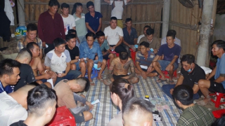 Phá sòng lắc tài xỉu trong ngôi nhà hoang, thu giữ hàng trăm triệu đồng