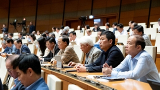 Quốc hội thông qua dự toán thu ngân sách năm 2026 hơn 2,5 triệu tỷ đồng