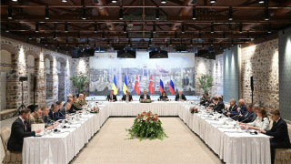 Ukraine đình chỉ hoà đàm với Nga