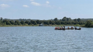 Một người mất tích khi bị chìm thuyền chở cà phê tại hồ thủy điện Thác Mơ