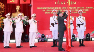 Bộ trưởng Lương Tam Quang dự Lễ kỷ niệm 80 năm Ngày truyền thống lực lượng Viễn thông và cơ yếu CAND