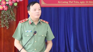 Thứ trưởng Đặng Hồng Đức kiểm tra công tác tại Công an xã Lương Thế Trân, tỉnh Cà Mau