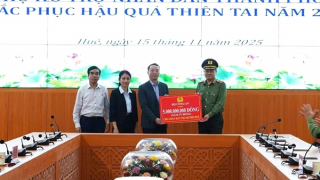 Bộ Công an tặng 5 tỷ đồng cho nhân dân TP Huế khắc phục hậu quả thiên tai