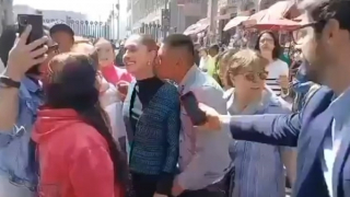 Mexico: Nữ tổng thống gặp sự cố nơi công cộng