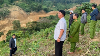 Tạm dừng tìm kiếm 3 người mất tích do sạt lở núi ở vùng biên giới Đà Nẵng