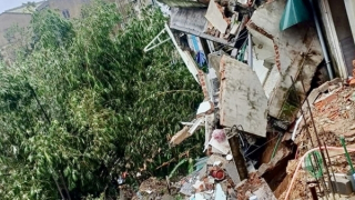 Sạt lở nghiêm trọng ở Khe Sanh, nhiều hộ dân phải di dời