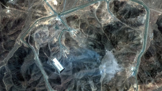 Iran bất ngờ tuyên bố ngừng làm giàu uranium