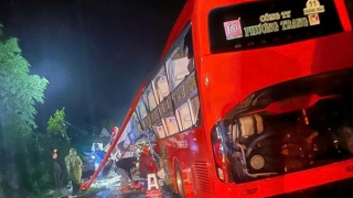 Xe khách 40 chỗ bị đất đá vùi ở đèo Khánh Lê, 4 người tử vong