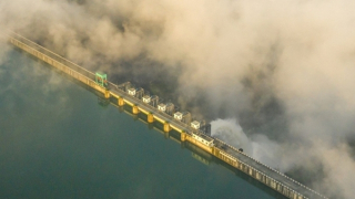 Mưa xối xả ngày đêm, nhiều thủy điện đồng loạt xả điều tiết