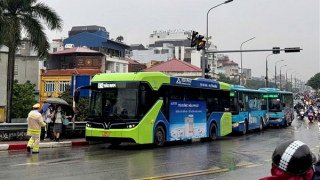 CSGT xử lý hàng loạt xe buýt tại khu vực Bắc cầu Chương Dương