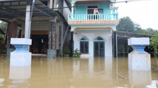 Nước lũ ở Huế đang xuống, vẫn còn hơn 7.000 ngôi nhà bị ngập