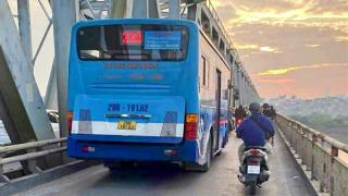 Người dân bức xúc xe buýt đi ẩu, CSGT xác minh xử phạt