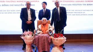 Bà Nguyễn Thị Bình được trao Giải thưởng Hòa bình Romesh Chandra